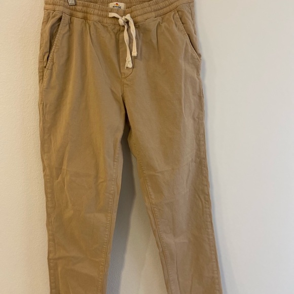 Marine Layer khaki organic cotton pants capsule wardrobe - Picture 2 of 4